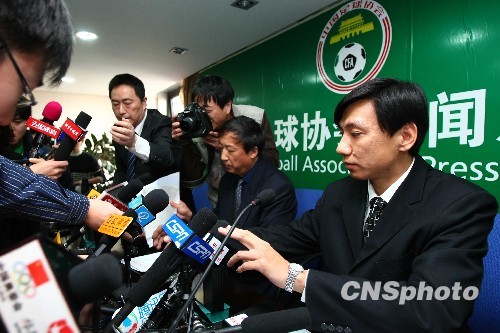 财新网报道，足协纪委会原主任王小平被控受贿645万元，当庭辩称无罪