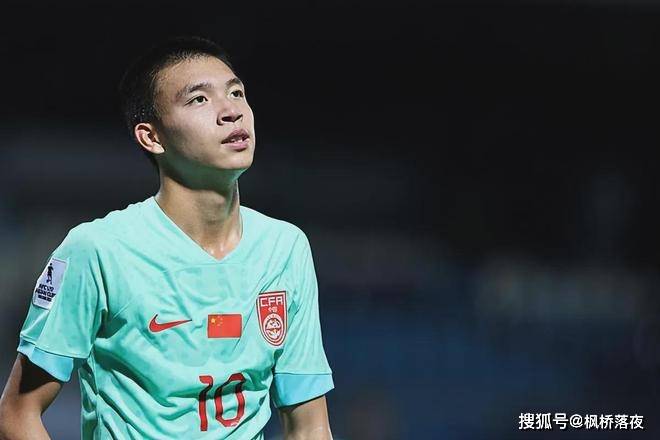 北青体育观察，国足在杨明洋、王钰栋的使用上渐显成熟，武磊离队疑云重重