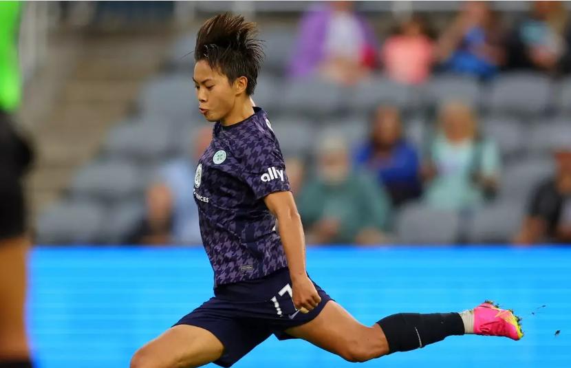热烈祝贺武汉车谷江大女足勇夺亚冠冠军！