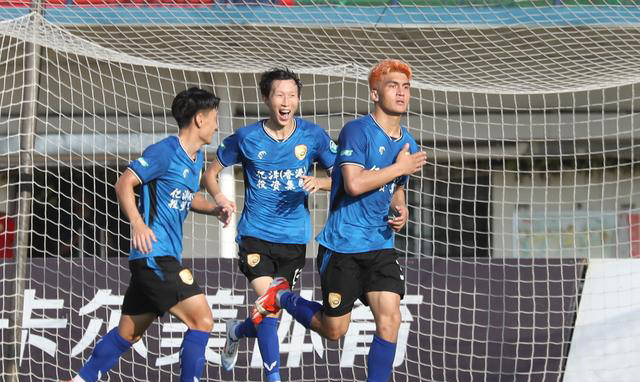 经友好协商，球员科特尼克、钱军豪、王浩与大连鲲城合同终止