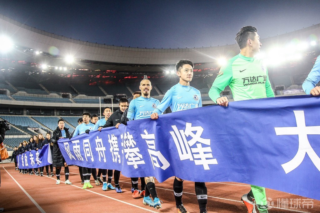 经友好协商，球员科特尼克、钱军豪、王浩与大连鲲城合同终止
