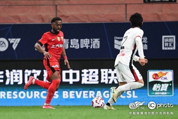 先赛登顶！蓉城4-1双杀海港，终结对手13轮不败，古尔芬克尔独造3球